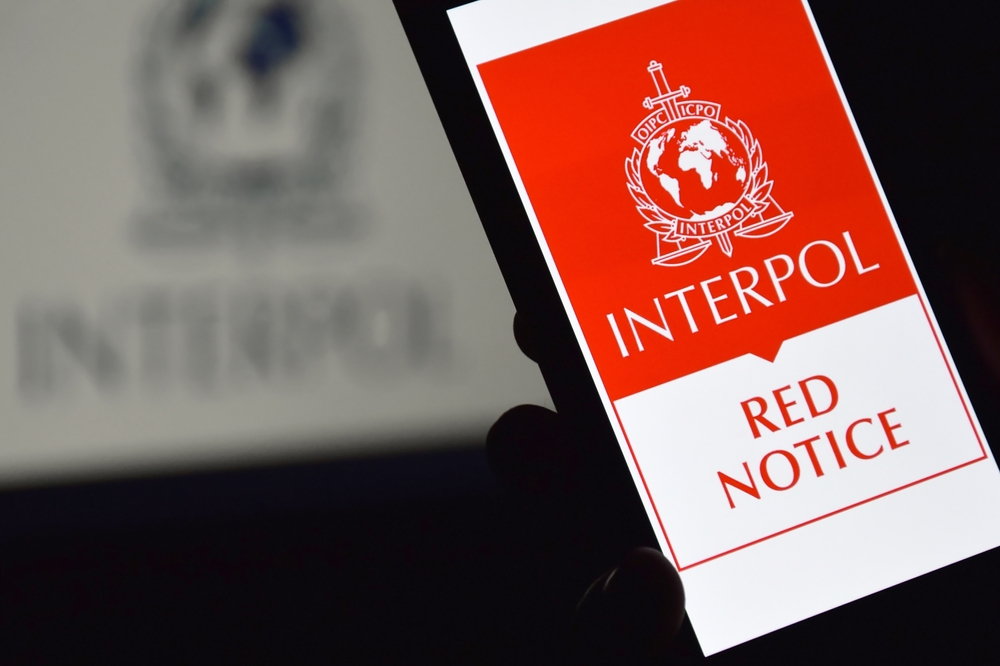 Operação conjunta da Interpol detém suspeito de fraude milionária
